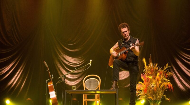Nando Reis em Curitiba promete show cheio de clássicos (Foto: Foto de: Carol Siqueira/Divulgação.)